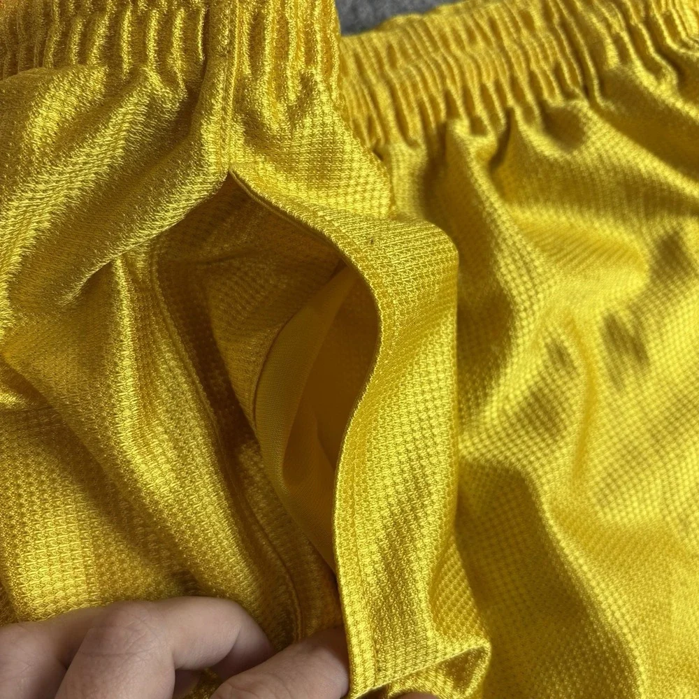 Nike Shorts Men's Large Basketball Yellow‎ Athletic Gym Training Sports Swoosh